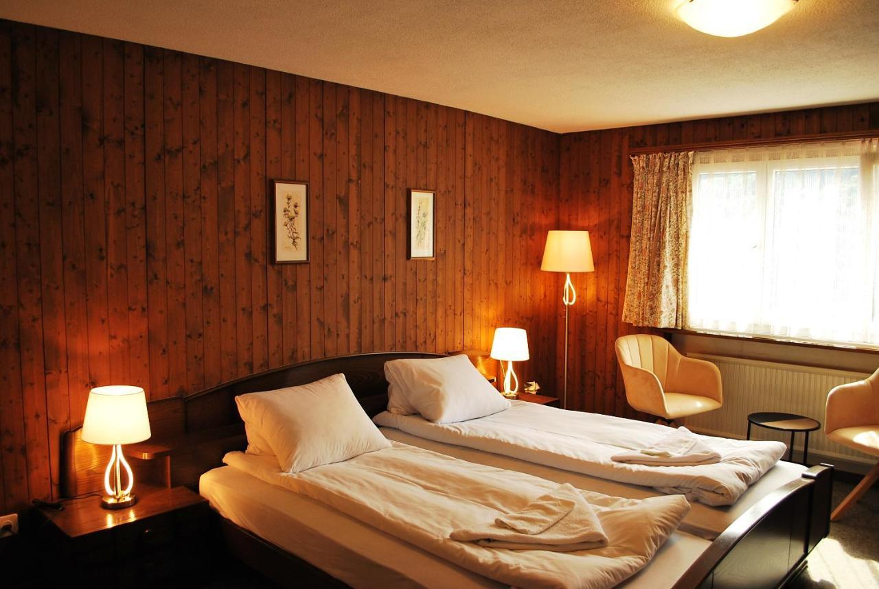 Rooms With Private Bathrooms Saas im Prattigau ภายนอก รูปภาพ