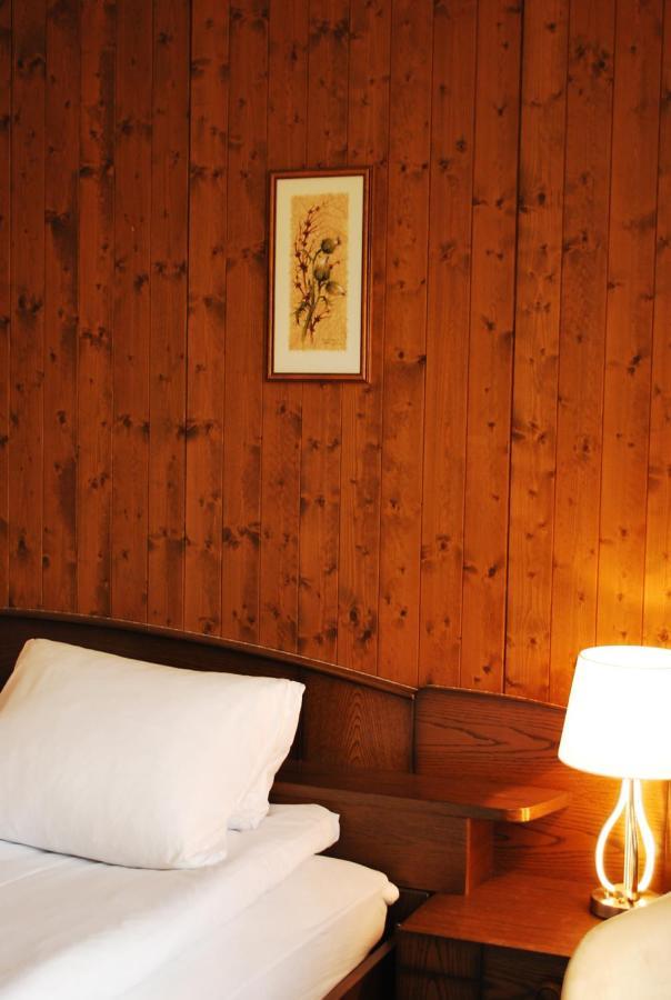Rooms With Private Bathrooms Saas im Prattigau ภายนอก รูปภาพ