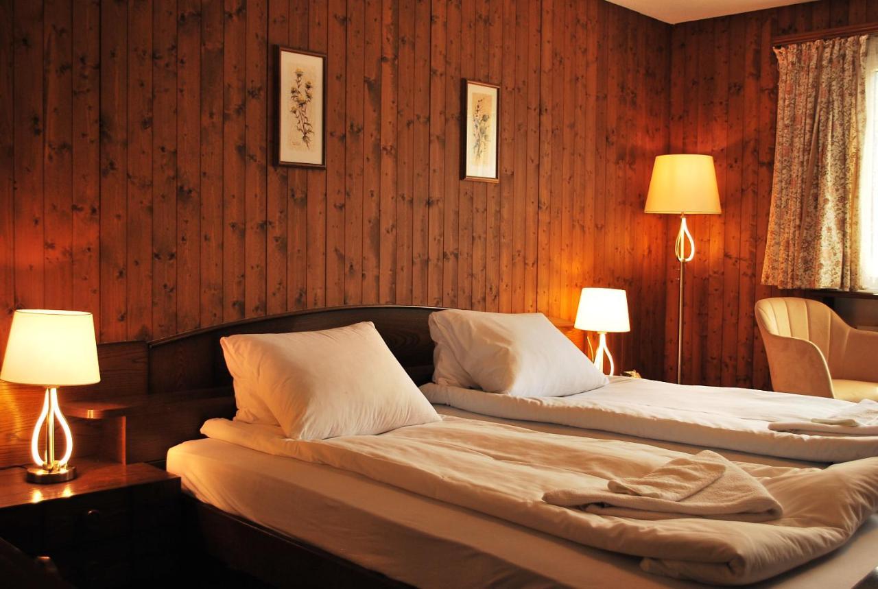 Rooms With Private Bathrooms Saas im Prattigau ภายนอก รูปภาพ