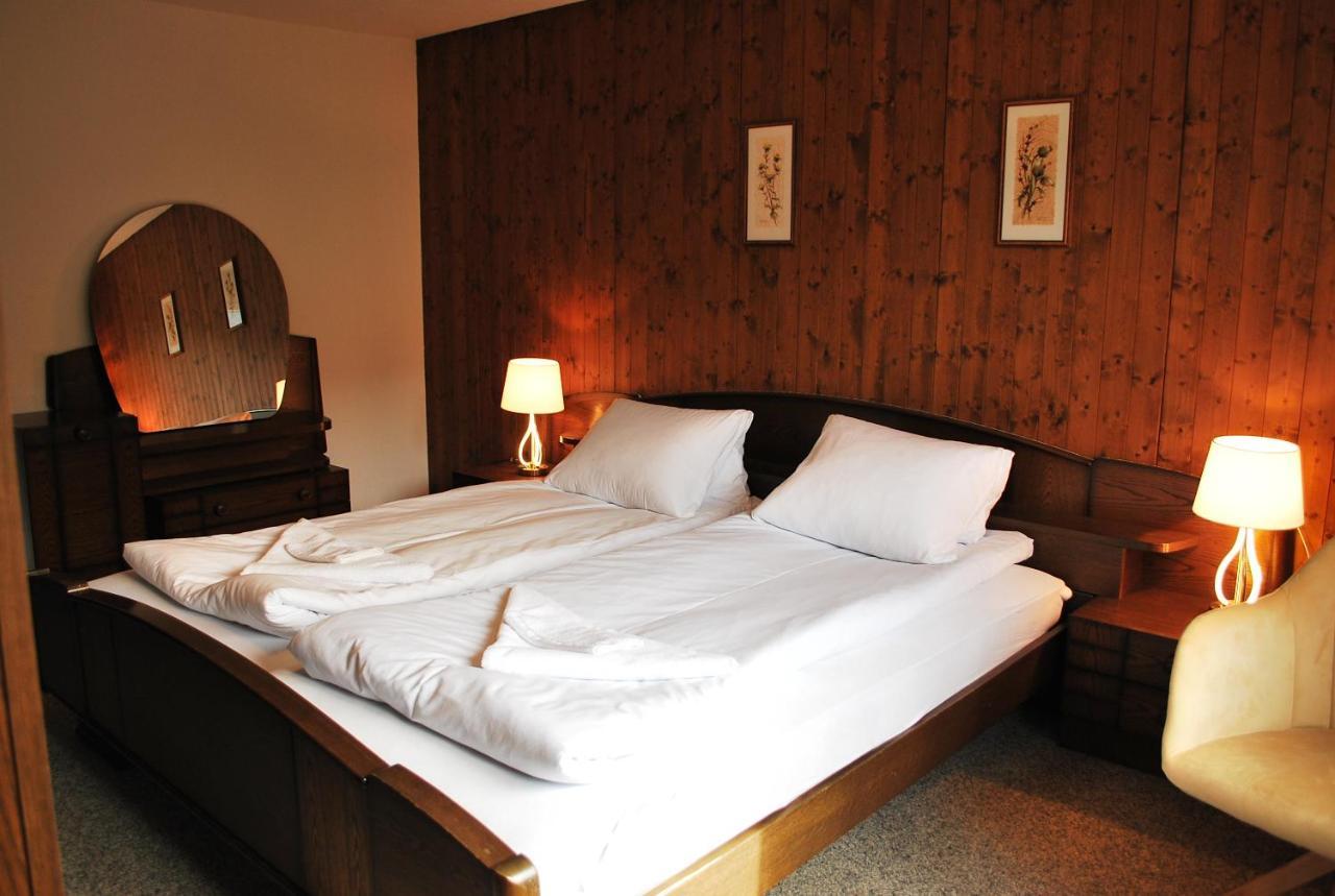 Rooms With Private Bathrooms Saas im Prattigau ภายนอก รูปภาพ