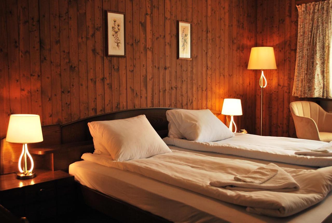 Rooms With Private Bathrooms Saas im Prattigau ภายนอก รูปภาพ