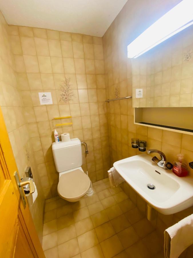 Rooms With Private Bathrooms Saas im Prattigau ภายนอก รูปภาพ
