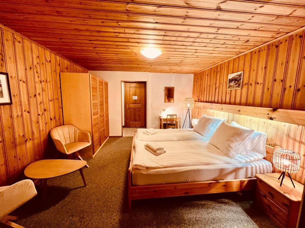 Rooms With Private Bathrooms Saas im Prattigau ภายนอก รูปภาพ